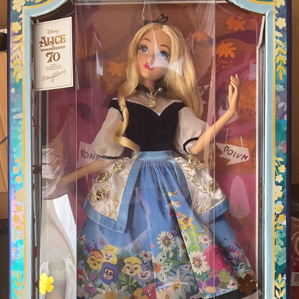 Disney store Alice in wonderland limited edition doll